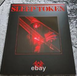 Affiche de SLEEP TOKEN RARE /250 Mondial REVOLVER Art IMPRIMER Badge & Magazine Ltd