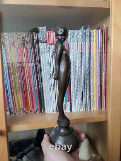 Bronze Art Déco Style Nude Lady Girl Tenant Balle Derrière Le Dos Rare