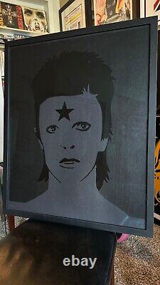 Imprimé cauchemardesque rarissime encadré pur mal pur un garçon fou: David Bowie en noir lavage de cerveau