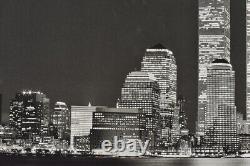 Photo imprimée des Twin Towers de Ralf Uicker dans un cadre en verre rare.