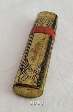 Tube de rouge à lèvres en laiton antique RARE de style pompéien Art Déco des années 1920, de l'époque des années folles, JAMAIS UTILISÉ.